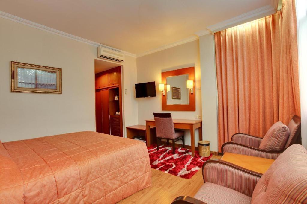 Hotel Mutiara Ambon Exterior photo